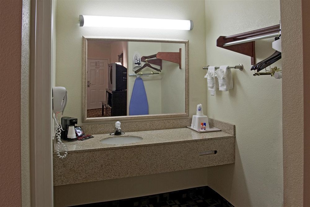 Americas Best Value Inn Byhalia Quarto foto
